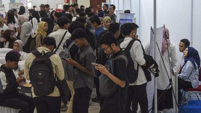Kemnaker Larang Syarat Good Looking-Tinggi Badan di Lowongan Kerja