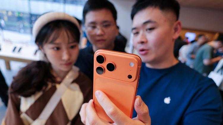 Antusias Warga Beijing Sambut Penjualan Perdana iPhone 17