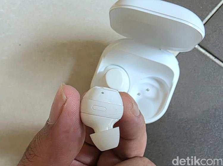 Unboxing Galaxy Buds Core, TWS Murah Samsung