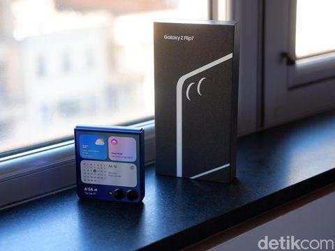 Review Galaxy Z Flip7: Layar Lebih Besar, Baterai Makin Awet