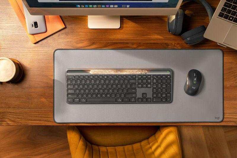 Logitech Rilis Keyboard Tenaga Cahaya di RI Harga Rp 1,7 Juta