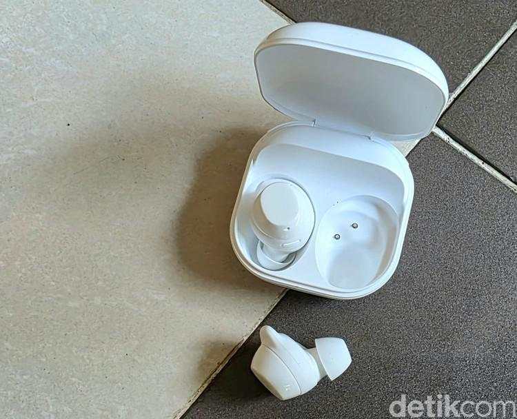 Unboxing Galaxy Buds Core, TWS Murah Samsung