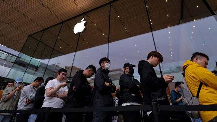 Antusias Warga Beijing Sambut Penjualan Perdana iPhone 17