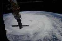 Indah Tapi Ngeri! Foto Topan Raksasa Difoto dari Luar Angkasa