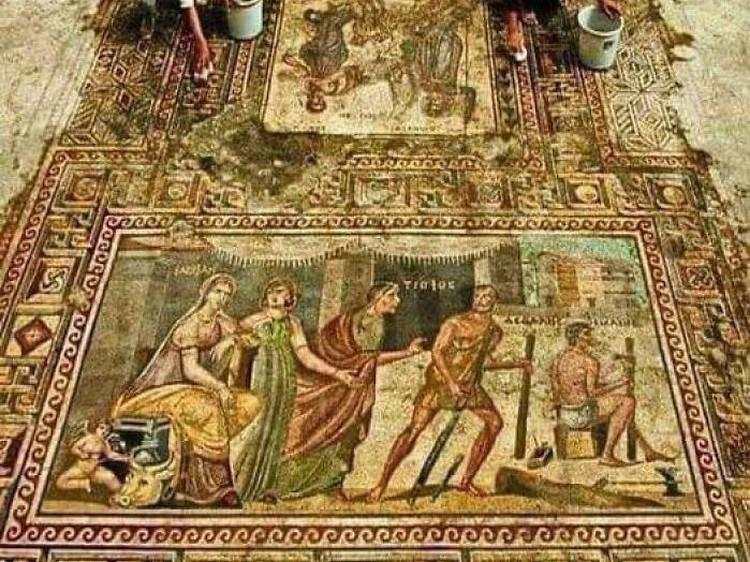 Foto Bangunan Bersejarah yang Bikin Melongo