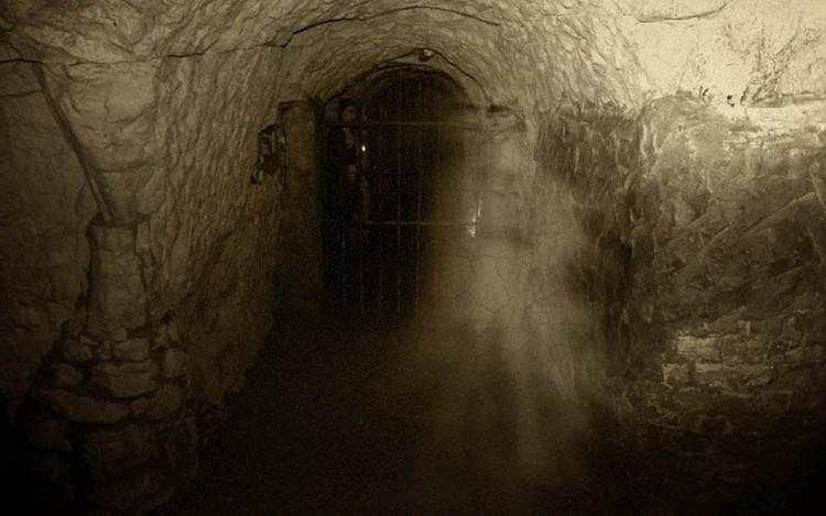 Merinding! Foto Penampakan Hantu Tertangkap Kamera Bikin Ngeri