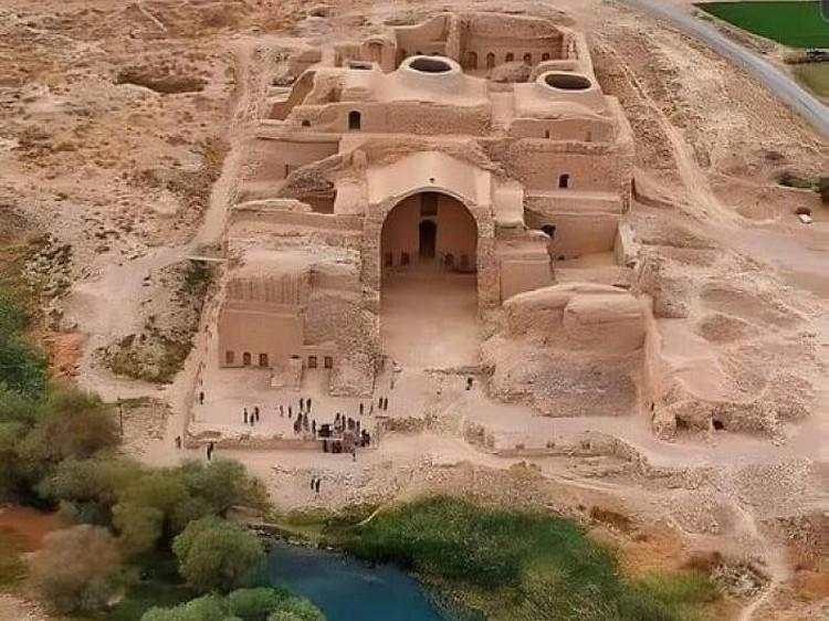 Foto Bangunan Bersejarah yang Bikin Melongo