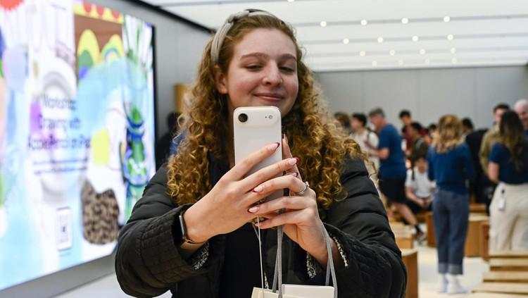 Penjualan Perdana iPhone 17 Disambut Meriah di Apple Store Sydney