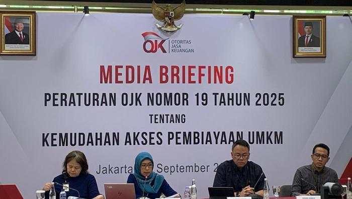 OJK Minta Bank Evaluasi Biaya Admin-Provisi Setiap 3 Bulan