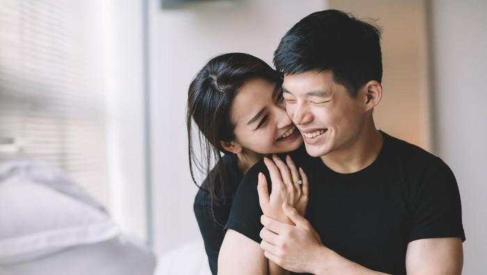 10 Prompt Gemini AI Bahasa Indonesia untuk Foto Indah Bareng Pasangan