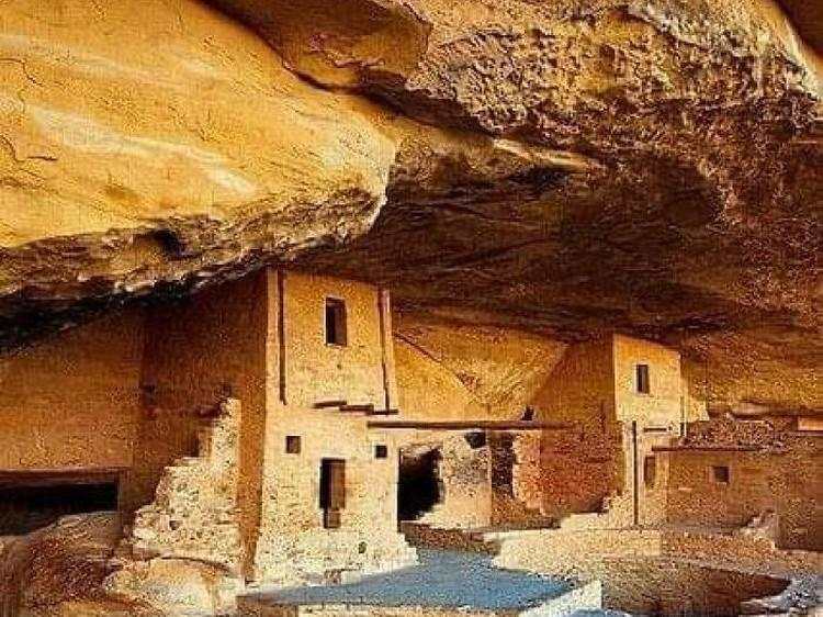 Foto Bangunan Bersejarah yang Bikin Melongo