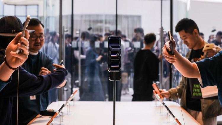 Antusias Warga Beijing Sambut Penjualan Perdana iPhone 17