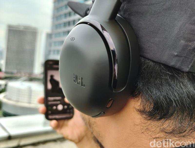 Review JBL Tour One M3: Headphone Premium Baterai Super Awet