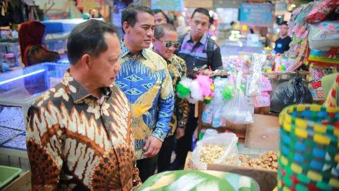 Operasi Pasar Mentan & Mendagri Sukses Turunkan Harga Beras Secara Drastis