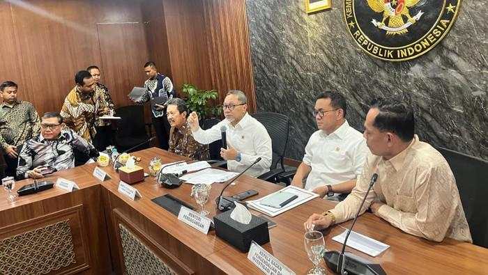 Prabowo Lanjutkan Bansos Beras 4 Bulan, Telan Anggaran Rp 13,9 T