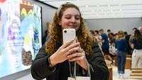 Penjualan Perdana iPhone 17 Disambut Meriah di Apple Store Sydney