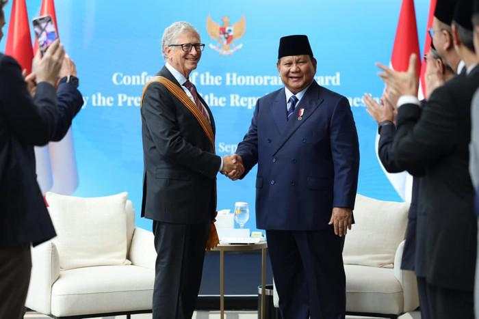 Prabowo Kasih Penghargaan Bill Gates, Dermawan yang Makin 'Miskin'