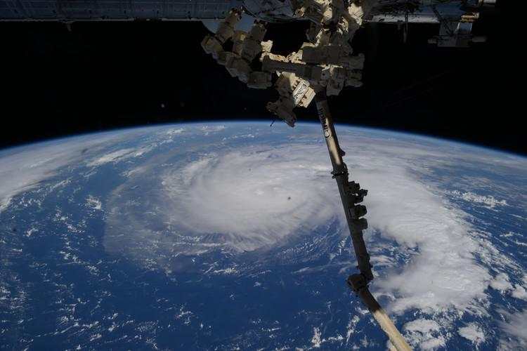 Indah Tapi Ngeri! Foto Topan Raksasa Difoto dari Luar Angkasa