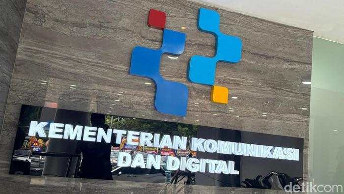 Komdigi Andalkan Satelit Satria-1 dan BTS untuk Internet Smart TV Prabowo
