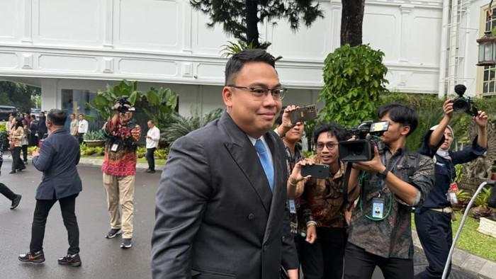 Tiga Rangkap Jabatan Angga Raka Prabowo: Wamenkomdigi, Komut Telkom & Kepala BKP