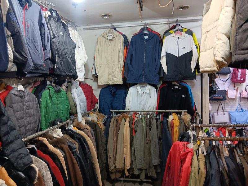 Pedagang Thrifting Pasar Senen Mulai Kelimpungan Gara-gara Purbaya!