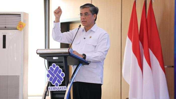 Menaker Pastikan UMP 2026 Akan Ikuti Putusan MK