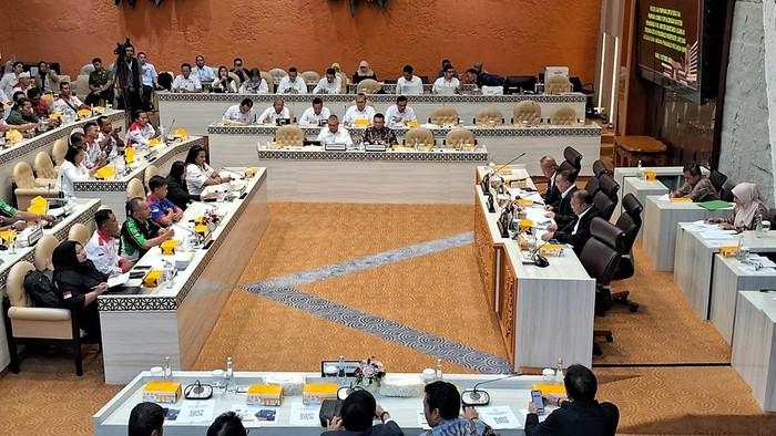 Jam Kerja Tak Manusiawi, Sopir Logistik Ngadu ke DPR