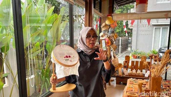 Wanita Asal Yogya Bawa Perhiasan Etnik RI Tembus Singapura-Jepang