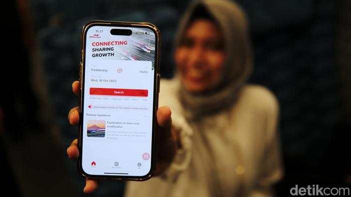 9,8 Juta Tiket Whoosh Terjual via Online