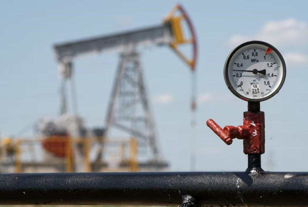 Harga Minyak Terus Melemah, IEA Prediksi Kelebihan Pasokan Meningkat