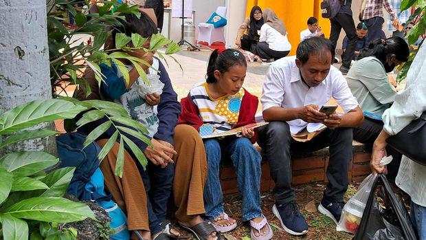 Kisah Pemburu Kerja di Job Fest: Ditemani Anak-Istri hingga Pasrah Gegara Usia
