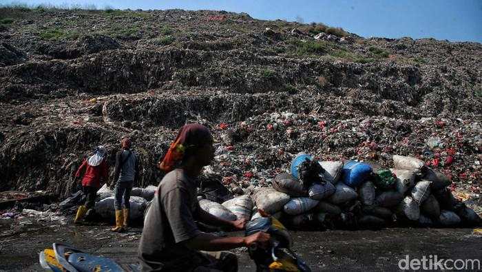 Prabowo Minta Gunung Sampah Bantar Gebang Hilang