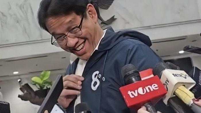 Purbaya Pamer Jaket Berlogo 8%: Dari Orang Istana