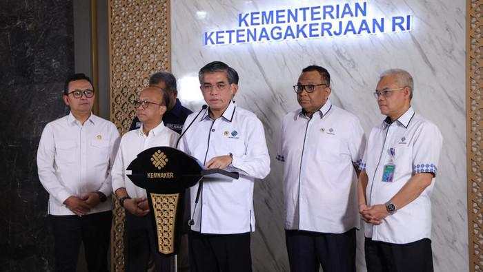 Buruh Minta UMP 2026 Naik 8,5%, Menaker: Aspirasinya Kita Tampung