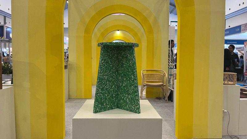 Keren! UMKM Ini Sulap 145 Ton Sampah Jadi Furniture Artistik di TEI 2025