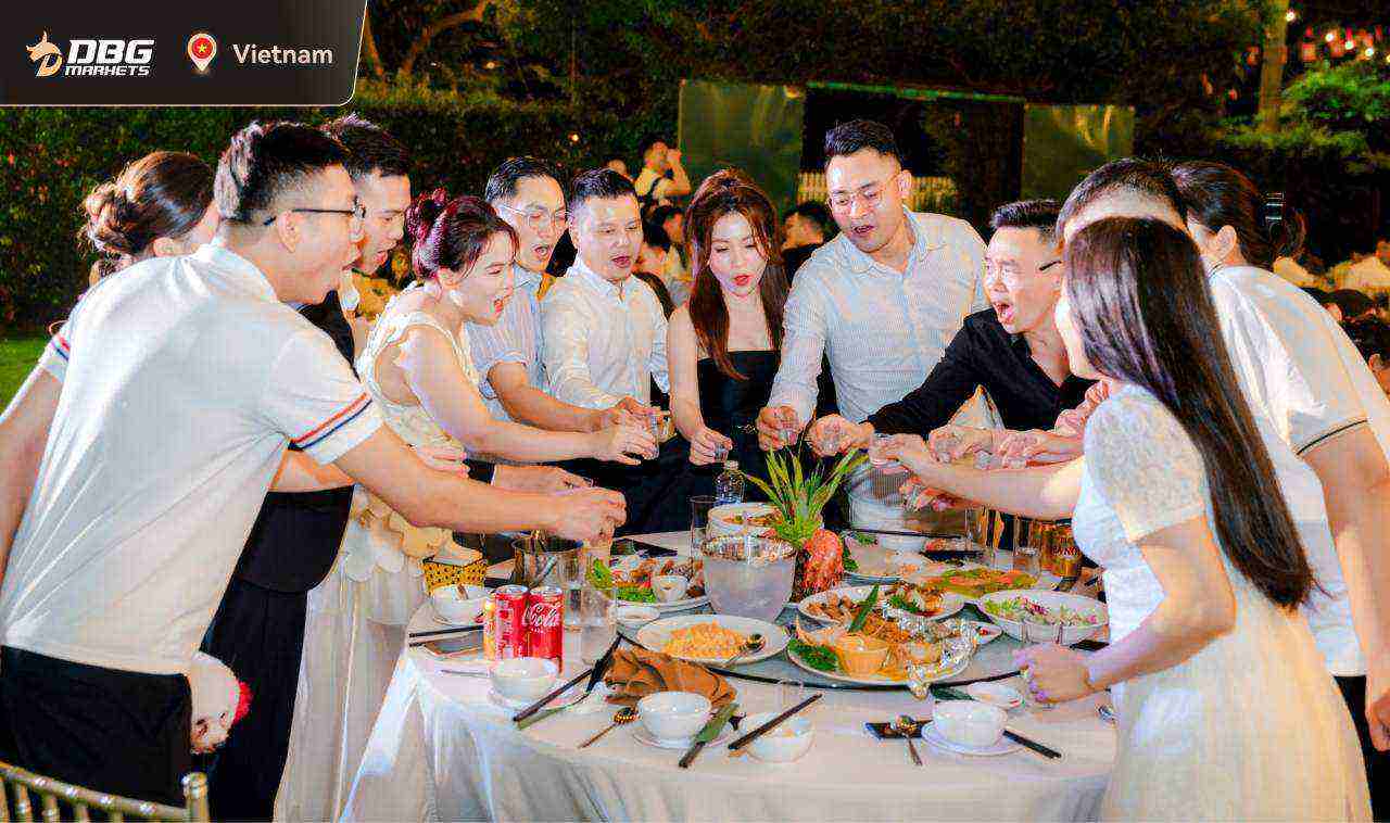 2025年10月20日 | 以感恩致敬女性,以温馨凝聚团队——DBG Markets 越南妇女节特别晚宴