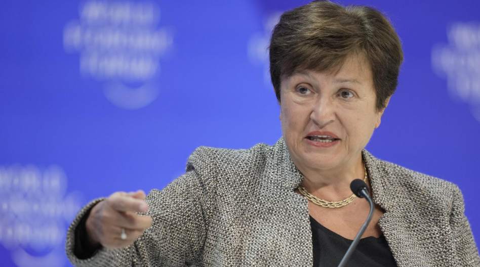 行业动态 | 现货白银大涨逾 3.35% 逼近历史高位,美联储会议纪要显示降息路径存在分歧