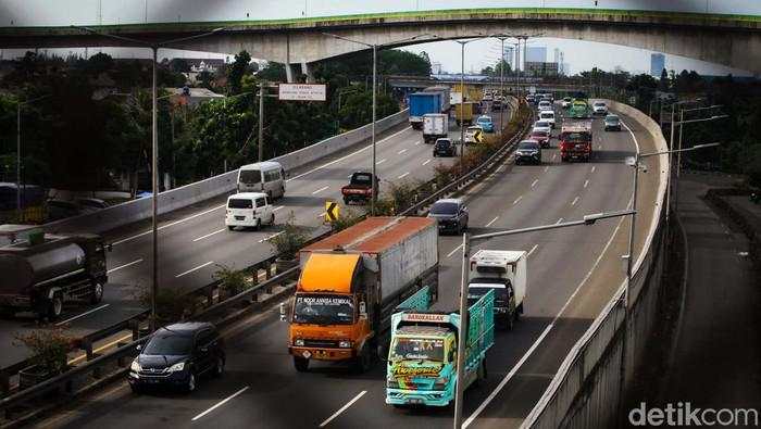 Kemnaker soal Jam Kerja Sopir Angkutan Logistik: Maksimum 8 Jam