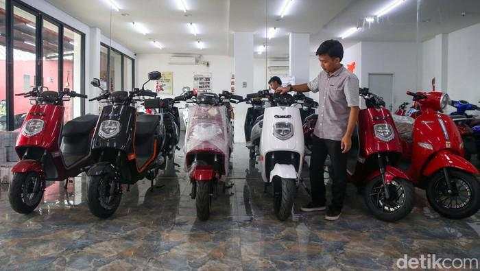 Nasib Kelanjutan Subsidi Motor Listrik di Tangan Airlangga