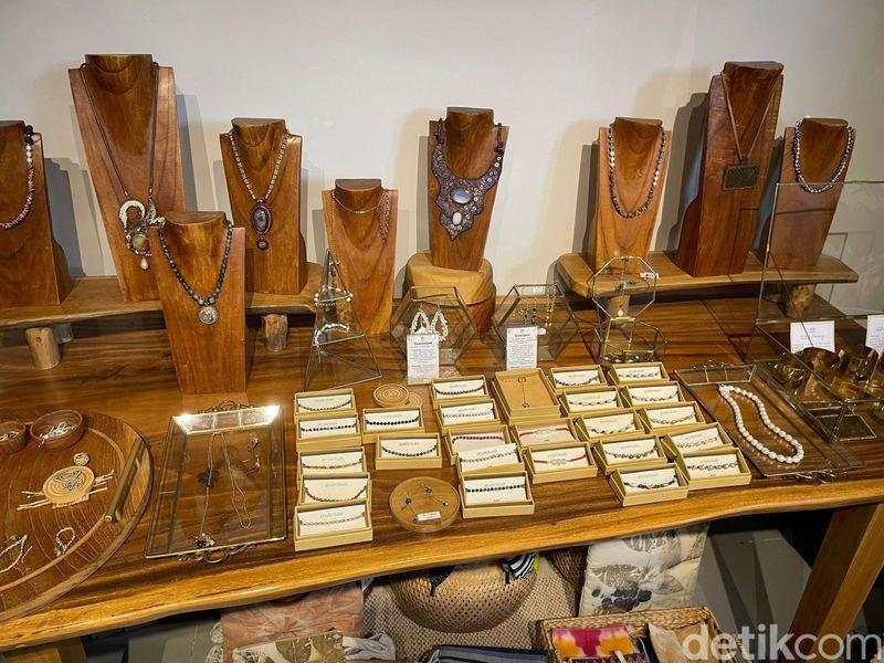 Wanita Asal Yogya Bawa Perhiasan Etnik RI Tembus Singapura-Jepang