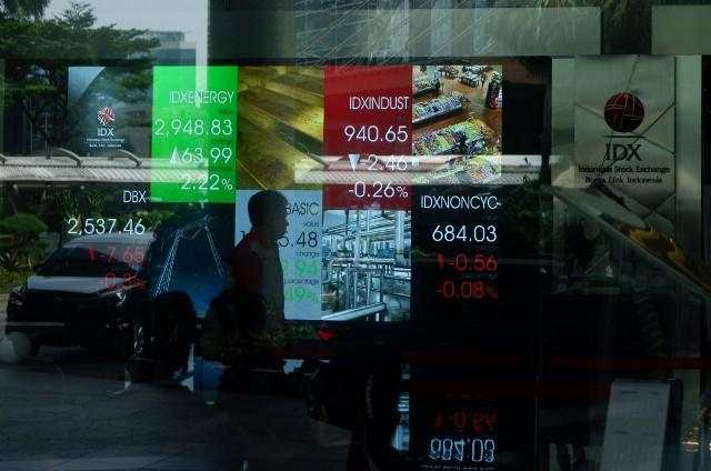 IHSG Dibuka Turun Tipis ke 8.235 Jelang Pengumuman BI Rate