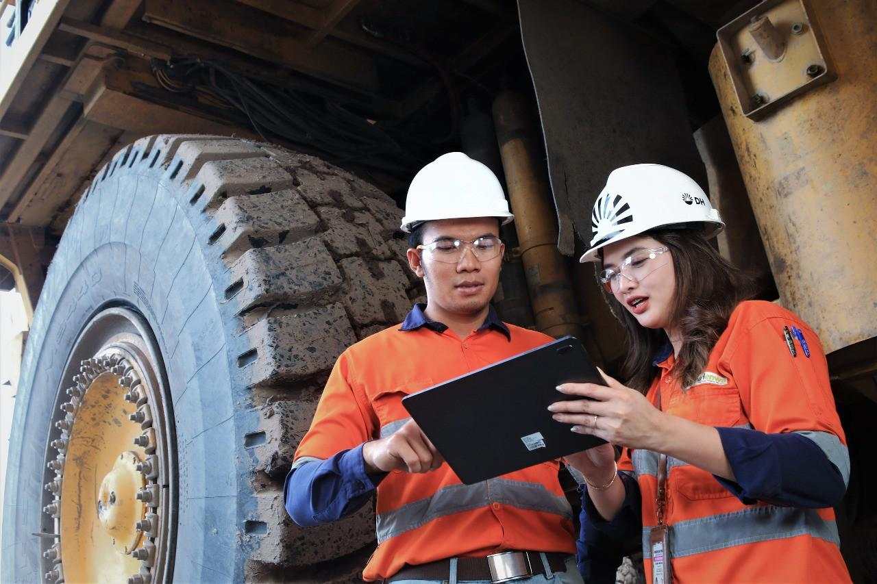 Saham DEWA Terbang, Harga Tembus Rp300