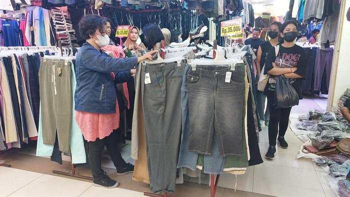 Gawat! RI Kebanjiran Baju Bekas Impor