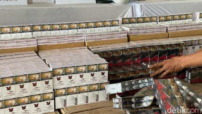 Bea Cukai Ungkap Peredaran Rokok Ilegal yang Rugikan Negara Rp 210 Miliar!