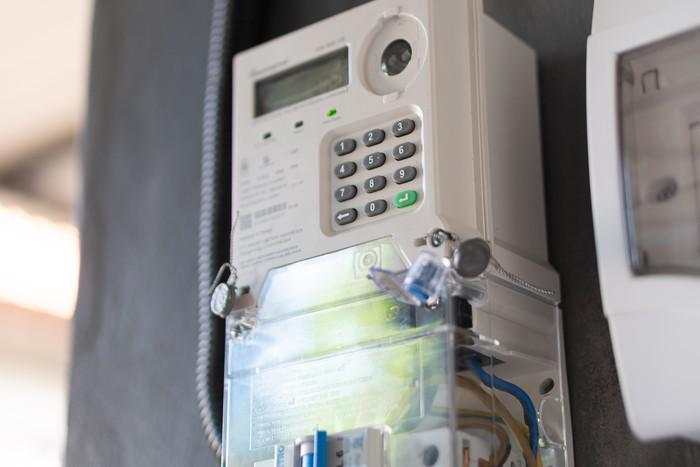 Meteran Bunyi? Simak Cara Beli Token Listrik Lewat HP Pakai DANA