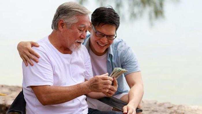 Biar Kiriman Uang dari Orang Tua Lancar, Anak Kos Wajib Tahu Tips Ini