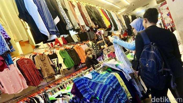 Bukan China, Ternyata dari Sini Asal Pakaian Impor Bekas di Pasar Senen