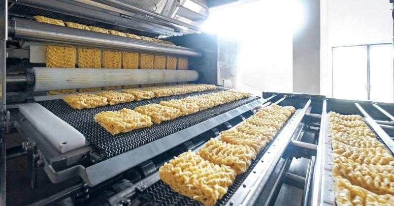 Daya Beli Tertekan, Bagaimana Prospek Saham Sektor F&B dan Unggas?