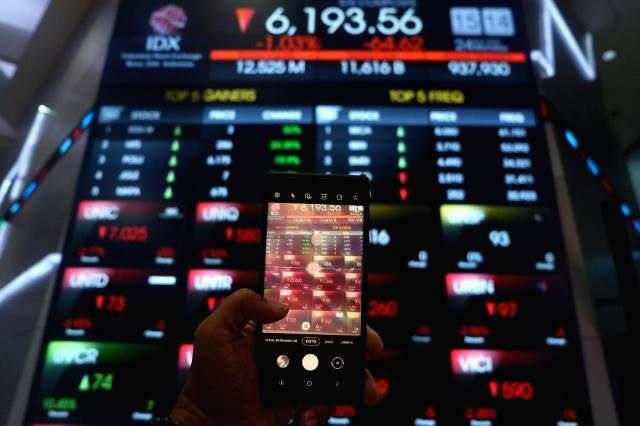 IHSG Sesi I Ditutup Melemah ke 8.173, Saham Agro Bahari (UDNG) Turun Paling Dalam