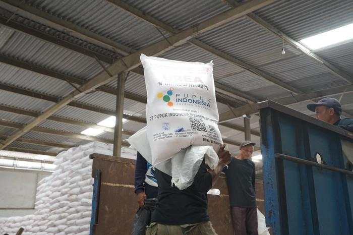 Pupuk Indonesia Tegaskan Penjualan Pupuk Subsidi Wajib HET di Musim Tanam